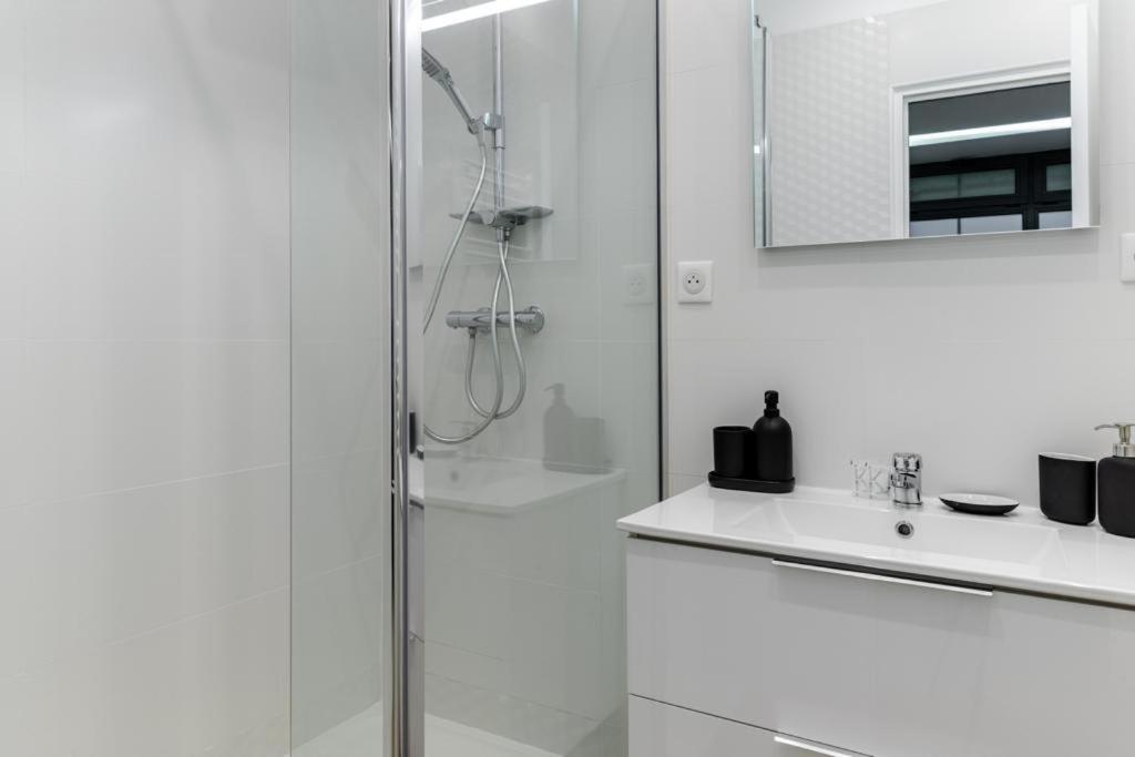 Hsh Batignolles Sauffroy Charming Apartment 8P Parijs Buitenkant foto