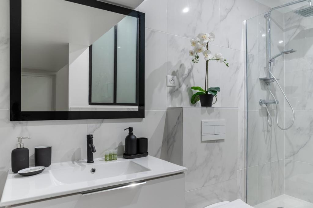 Hsh Batignolles Sauffroy Charming Apartment 8P Parijs Buitenkant foto